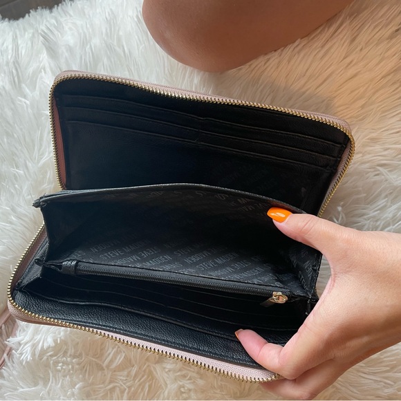 Steve maddens - wallet - Wristlet Clutch - Picture 3 of 4